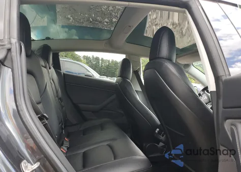 2018 Tesla Model 3 из США, поврежденный, VIN 5YJ3E1EB0JF068638